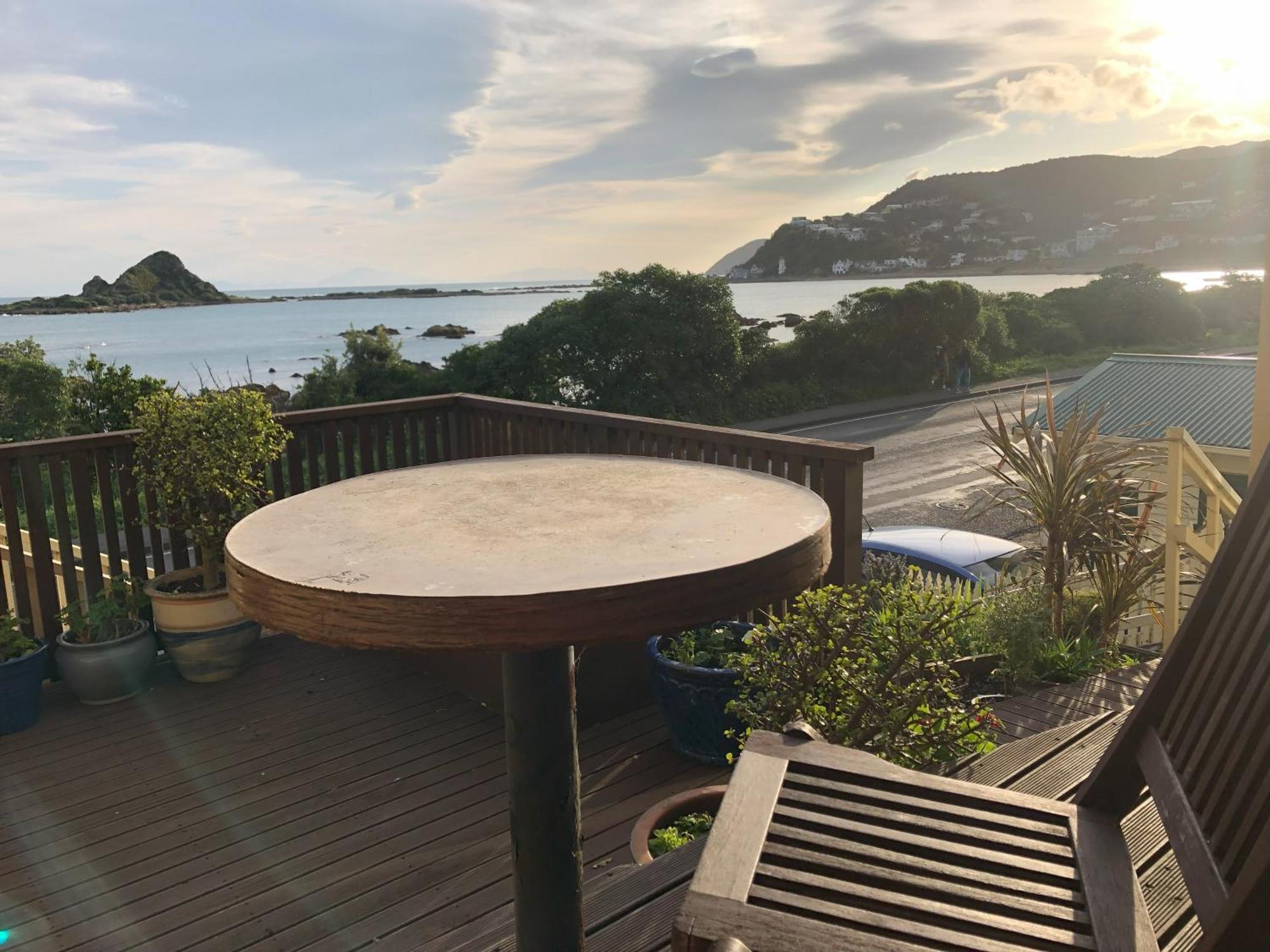 Seafront Haven In Island Bay With Deck, Outdoor Bath, And Parking Apartman Wellington Kültér fotó