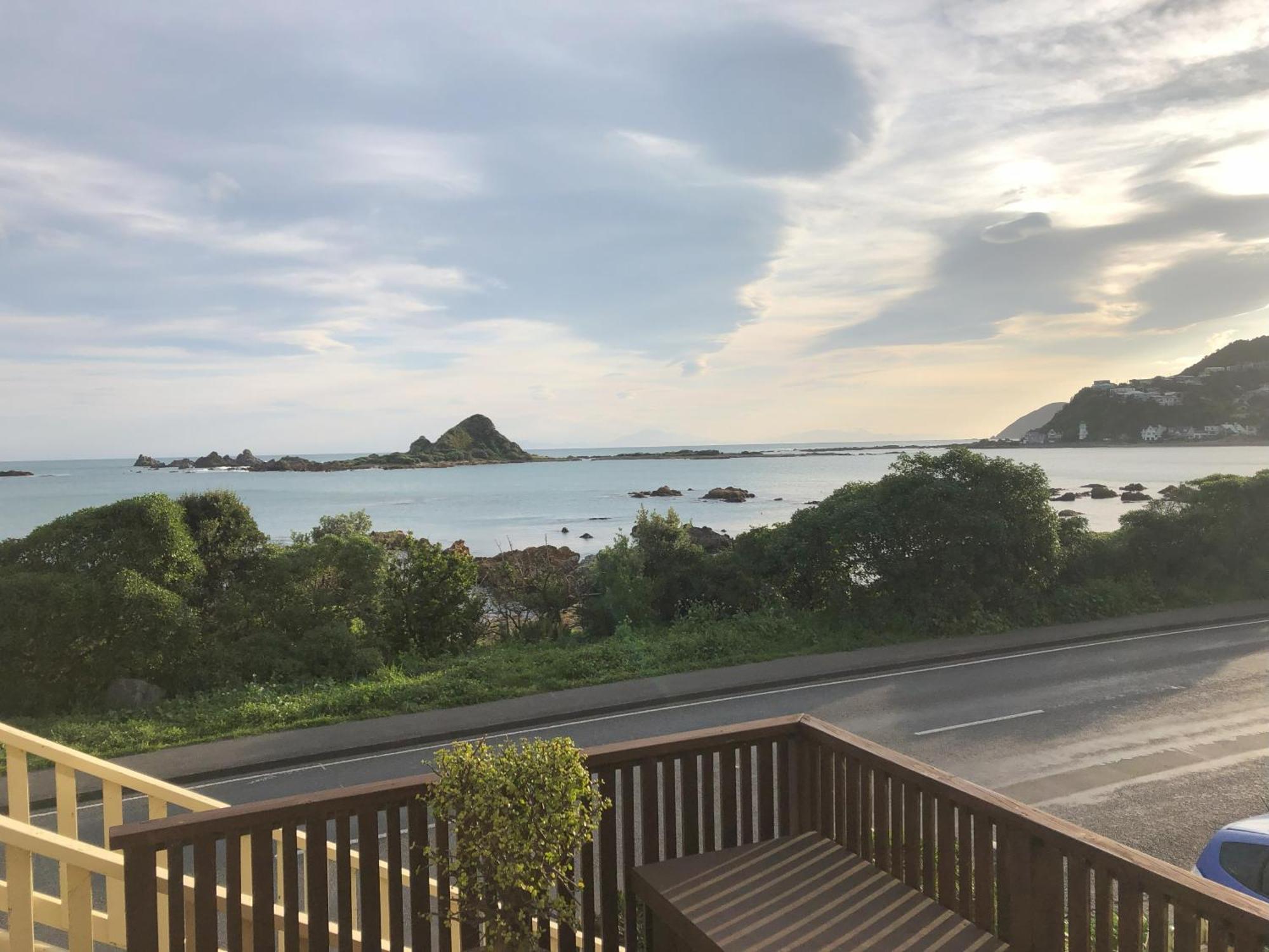 Seafront Haven In Island Bay With Deck, Outdoor Bath, And Parking Apartman Wellington Kültér fotó