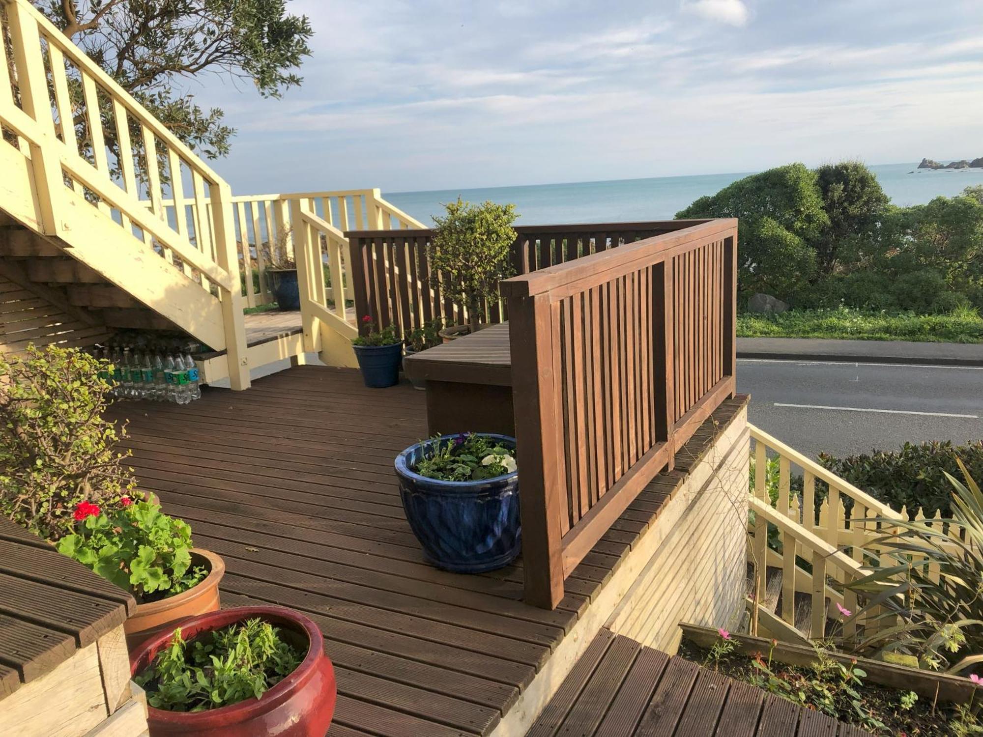 Seafront Haven In Island Bay With Deck, Outdoor Bath, And Parking Apartman Wellington Kültér fotó