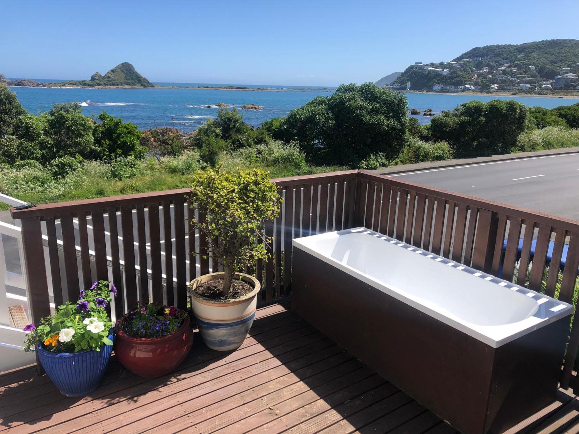 Seafront Haven In Island Bay With Deck, Outdoor Bath, And Parking Apartman Wellington Kültér fotó
